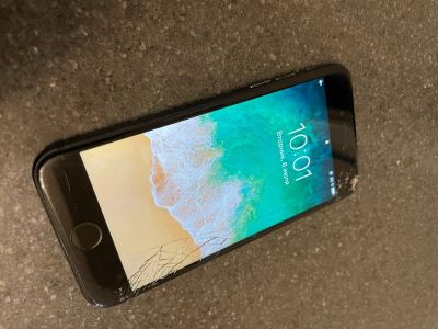 Лот: 17950035. Фото: 1. iPhone 7. Смартфоны