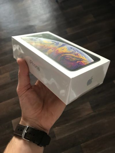 Лот: 12707925. Фото: 1. Новый iPhone XS Max 64Gb Silver... Смартфоны