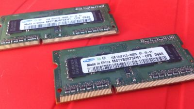 Лот: 2993283. Фото: 1. 2x1Gb so-dimm ddr3 1066MHz Samsung... Оперативная память