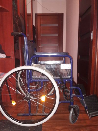 Лот: 13244015. Фото: 1. Кресло-каталка для инвалидов. Реабилитация, уход за больными