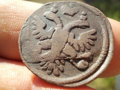 Лот: 14730097. Фото: 1. Интересная рельефная Денга 1736... Россия до 1917 года