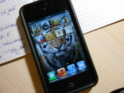 Лот: 3342213. Фото: 1. ipod touch 4 8gb (обмена нет). Плееры