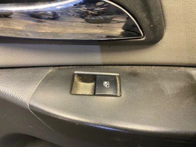 Лот: 21714695. Фото: 1. кнопка стеклоподъемника Chevrolet... Двигатель и элементы двигателя