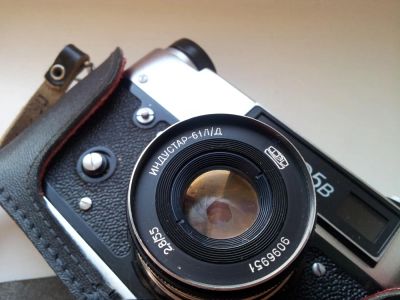 Лот: 7490255. Фото: 1. Фотоаппарат ФЭД 5В, объектив Индустар-61Л... Плёночные дальномерные, шкальные