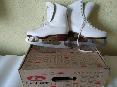 Лот: 19816183. Фото: 1. Коньки фигурные Botas Dagmar... Коньки
