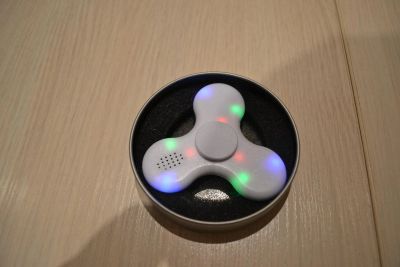 Лот: 10894743. Фото: 1. Спиннер с колонкой Bluetooth и... Электронные