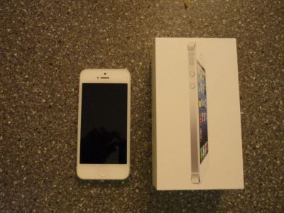 Лот: 4910571. Фото: 1. Iphone 5 айфон 5 16Гб. Смартфоны