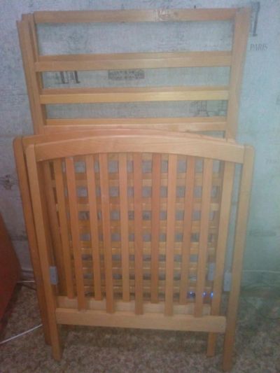 Лот: 7079023. Фото: 1. Продам кроваткуи детский стульчик... Детские кровати и кроватки