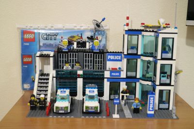 Лот: 15031370. Фото: 1. Lego City 7498 Полицейский участок. Конструкторы