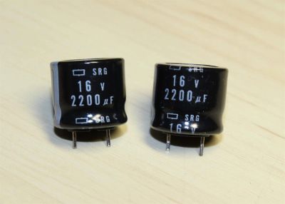 Лот: 3100847. Фото: 1. Два конденсатора 2200мкФ 16V одним... Конденсаторы