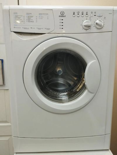 Лот: 25071145. Фото: 1. Стиральная машина Indesit WISL... Запчасти для остальной бытовой техники