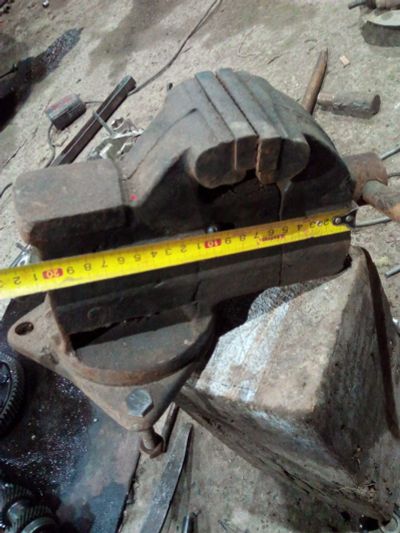 Лот: 15201245. Фото: 1. Тиски средние покупатель потерялся. Ручной инструмент