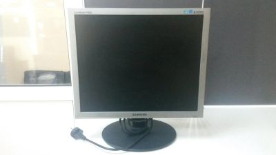 Лот: 10623846. Фото: 1. монитор Samsung Syncmaster E1920NR. ЖК-мониторы