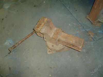 Лот: 1991041. Фото: 1. Тиски большие. Ручной инструмент