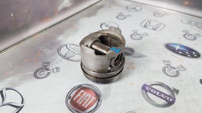 Лот: 23587838. Фото: 1. Поршень Nissan Navara TD25Ti 120103S900. Двигатель и элементы двигателя