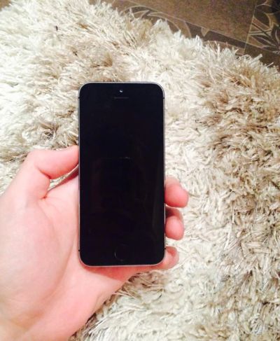 Лот: 6496472. Фото: 1. iPhone 5s (black). Смартфоны