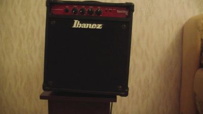 Лот: 4372024. Фото: 1. Басовый комбоусилитель Ibanez... Гитарные эффекты и комбоусилители