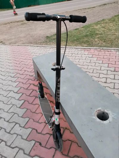 Лот: 20551100. Фото: 1. Самокат городской Roces 200. Роликовые коньки, скейтборды, самокаты