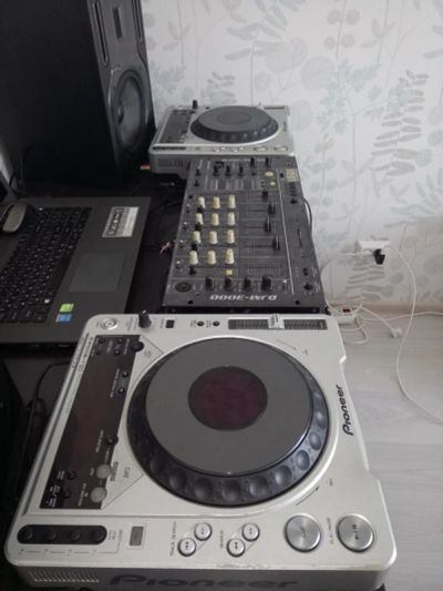 Лот: 9389678. Фото: 1. Две вертушки CDJ-800MK2 + микшер... DJ-оборудование