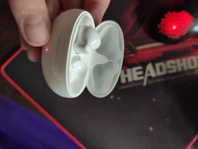 Лот: 19088593. Фото: 1. Беспроводные наушники Huawei freebuds... Наушники, гарнитуры