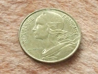 Лот: 11568414. Фото: 1. Монета 10 сантим Франция 1994... Европа