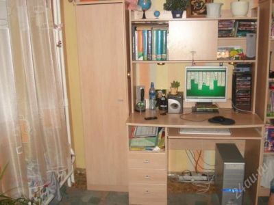Лот: 1078655. Фото: 1. детский уголок(стол,2 высоких... Столики, стулья, парты
