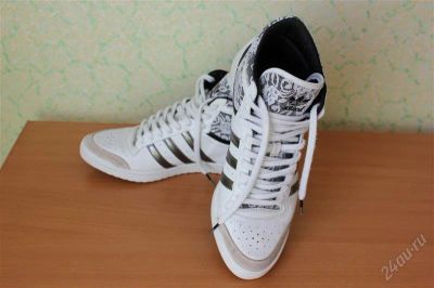 Лот: 1782991. Фото: 1. Женские кроссовки Adidas. Кеды, кроссовки, слипоны