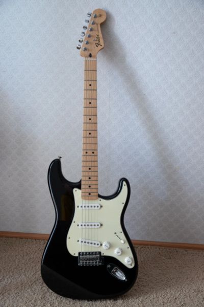 Лот: 20313091. Фото: 1. Электрогитара Fender Standard... Гитары