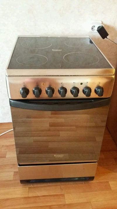 Лот: 10029129. Фото: 1. Стеклокерамическая плита Hotpoint-Ariston. Плиты, духовые шкафы, варочные поверхности