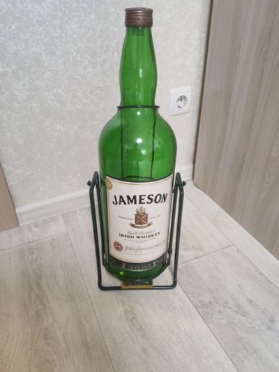 Лот: 25805796. Фото: 1. Бутылка Jameson 4,5 л на качели. Тара, измерительные приборы и сопутствующие товары