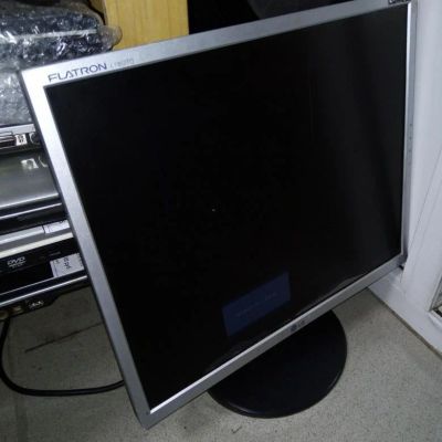 Лот: 15773507. Фото: 1. Монитор LG l1952t. ЖК-мониторы