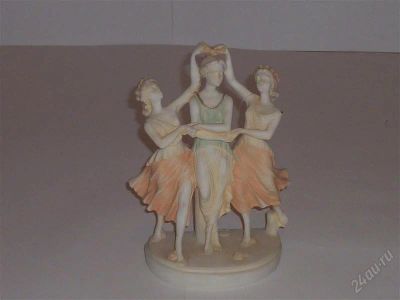 Лот: 2743888. Фото: 1. Три девушки в одеждах. Фигурки, статуэтки