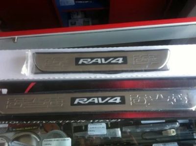 Лот: 5401708. Фото: 1. Накладки на пороги LED Rav-4. Детали тюнинга