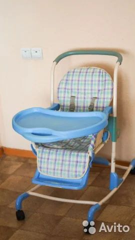 Лот: 6588063. Фото: 1. Продам детский столик для кормления... Стульчики для кормления
