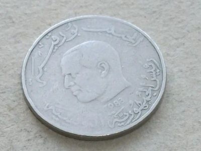 Лот: 19342318. Фото: 1. Монета 1 динар один Тунис 1983... Африка