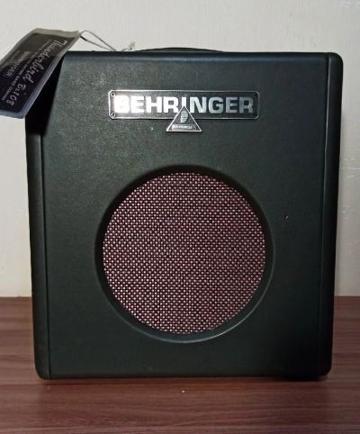 Лот: 17030680. Фото: 1. Комбик (комбоуслитель) Behringer... Гитарные эффекты и комбоусилители