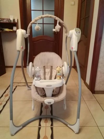 Лот: 10569751. Фото: 1. Электронные качели Graco Swing... Ходунки, прыгунки, качели