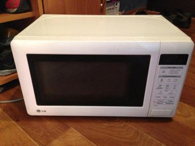 Лот: 3179633. Фото: 1. Микроволновая печь LG полурабочая. Микроволновки, мини-печи