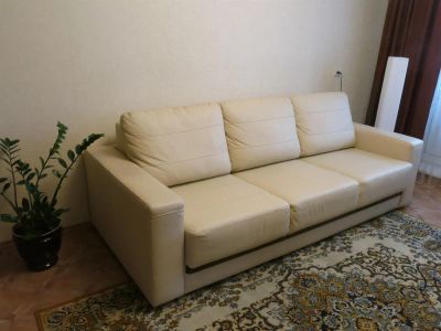 Лот: 3274527. Фото: 1. Диван из натуральной кожи от фирмы... Диваны