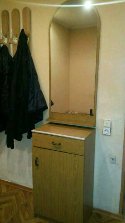 Лот: 11460073. Фото: 1. Тумба с зеркалом. Стойки и тумбы для аппаратуры