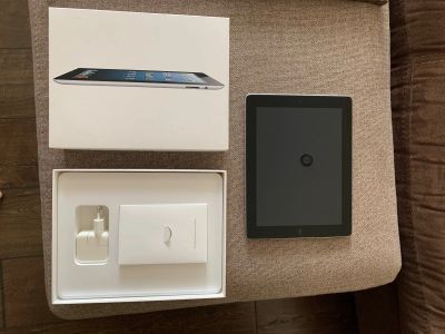 Лот: 16333891. Фото: 1. iPad 4 32 Гб. Чехлы, обложки