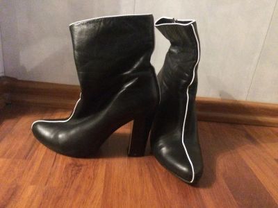 Лот: 7892110. Фото: 1. Ботинки на каблуке из натуральной... Ботинки, полуботинки