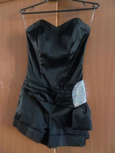 Лот: 3243645. Фото: 1. Мини комбез со стразами и воротником... Другое (женская одежда)