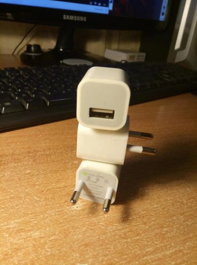 Лот: 8540994. Фото: 1. Зарядное устройстро USB 0.1A. Зарядные устройства, блоки питания, адаптеры сетевые для смартфонов