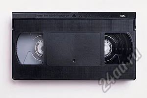 Лот: 5899632. Фото: 1. Коробка с кассетами VHS. Видеозаписи, фильмы
