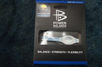 Лот: 3673786. Фото: 1. Power balance белый с голубыми... Другое (спортивные товары)