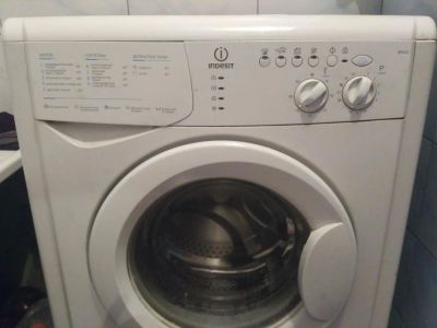Лот: 10988002. Фото: 1. Стиральная машина Indesit wisl82... Стиральные машины
