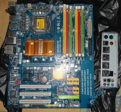 Лот: 715447. Фото: 1. Материнская плата GIGABYTE GA-P35C-DS3R. Материнские платы