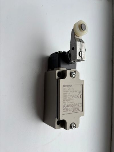 Лот: 24394119. Фото: 1. Выключатель концевой Omron D4B-1111N. Промышленное