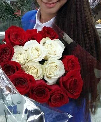 Лот: 3374132. Фото: 1. Букет из 15 роз, доставка в Красноярске... Свежие цветы